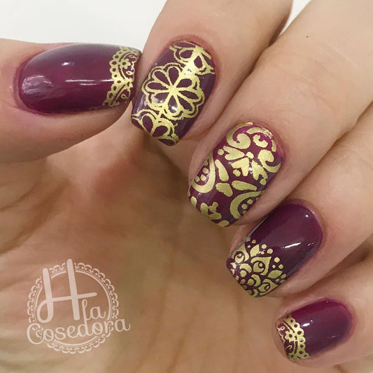 Goldy Thursday - Dorado - hlacosedora - Placa Stamping - Esmalte Stamping - Kit Stamping - cuidado manos - cuidado uñas