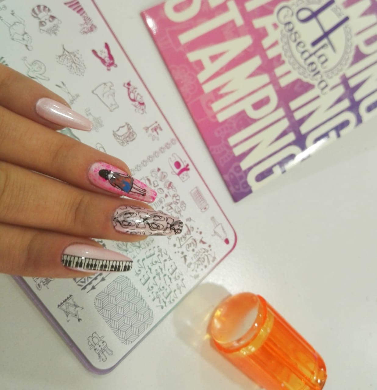 Mujeres Creativas - hlacosedora - Placa Stamping - Esmalte Stamping - Kit Stamping