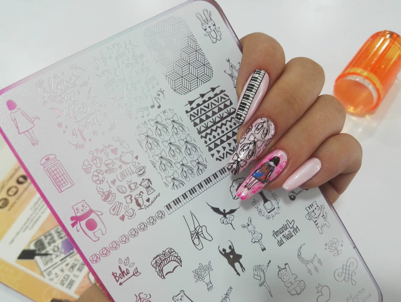 Mujeres Creativas - hlacosedora - Placa Stamping - Esmalte Stamping - Kit Stamping